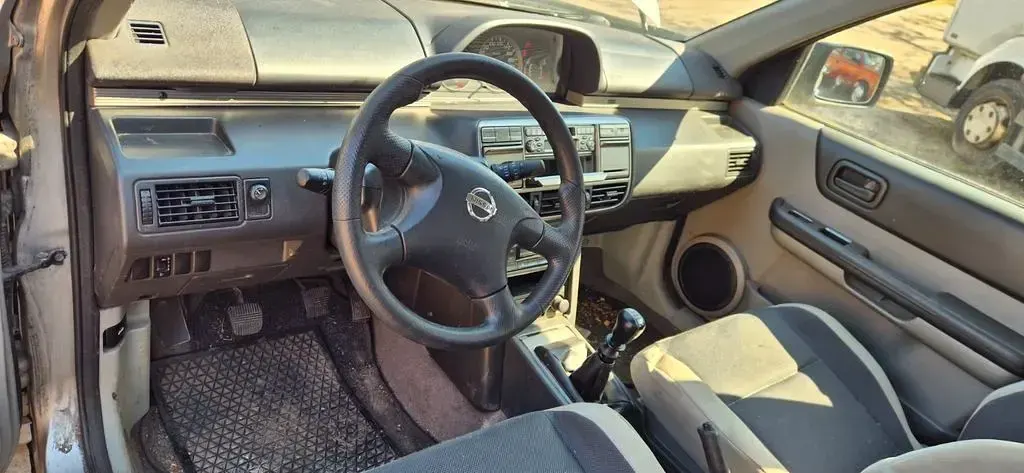 Gebraucht Nissan X-Trail Comfort 114 PS (83 kW) 2003 Grau SUV