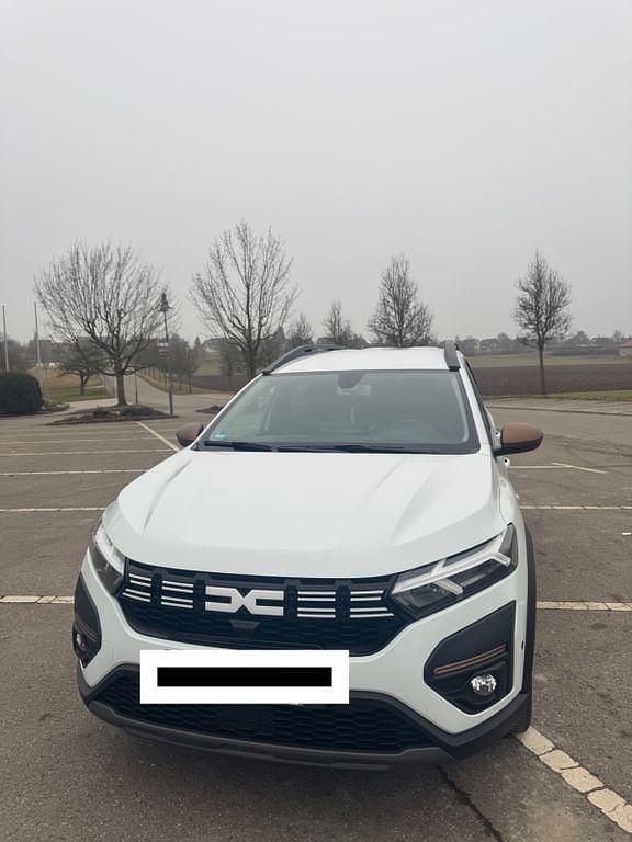 Weiß Gebraucht 2024 Dacia Jogger Extreme Van / Kleinbus | 22.300 € (Fairer Preis) - Bild 1/4