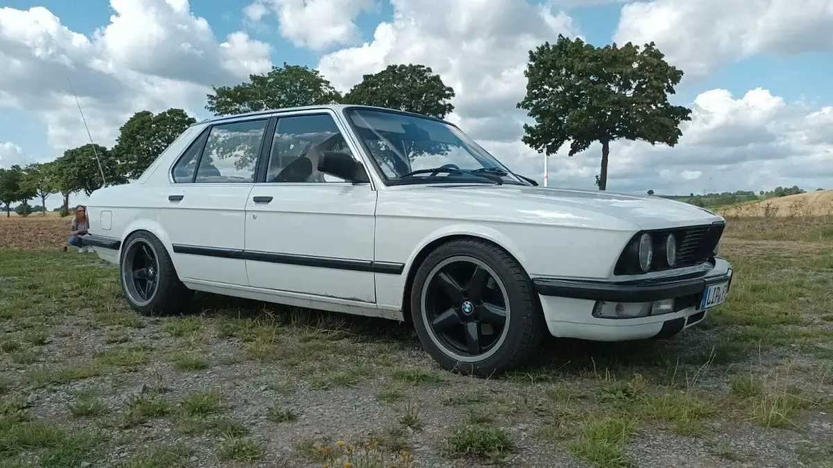 Gebraucht BMW 520 Performance 125 PS (91 kW) 1984 Weiß Limousine