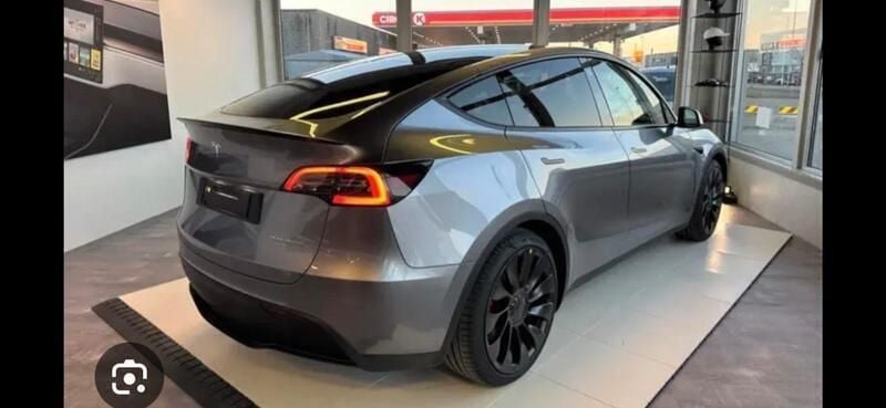 Silber Gebraucht 2024 Tesla Model Y Performance SUV | 49.999 € (Teuer) - Bild 1/4