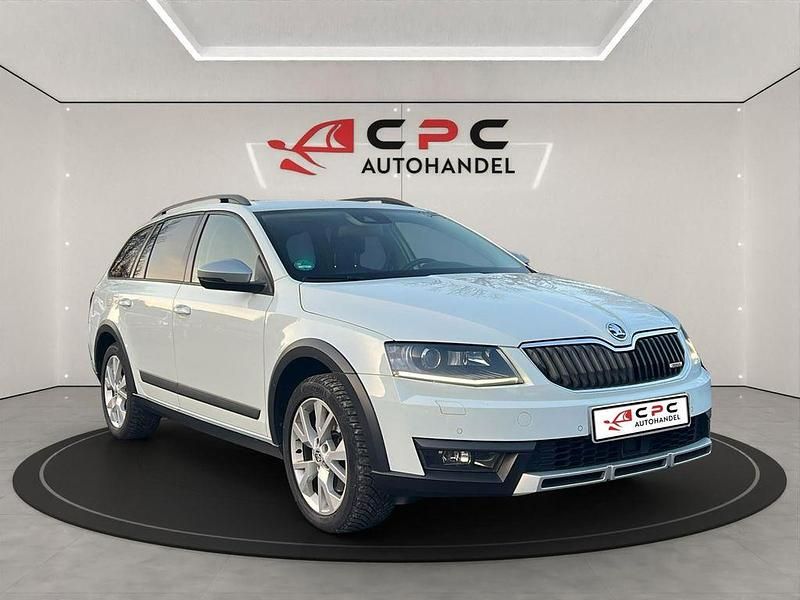 Weiß Gebraucht 2016 Skoda Octavia Scout 4x4 Kombi | 10.300 € (Guter Preis) - Bild 1/4
