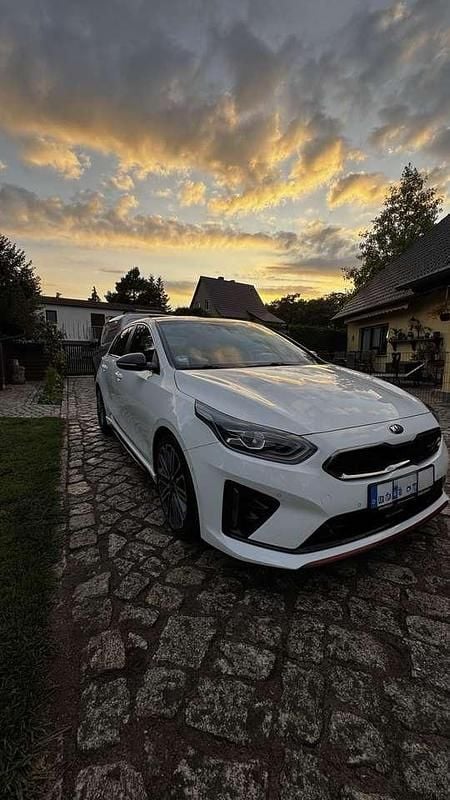 Weiß Gebraucht 2019 Kia Ceed GT GT Limousine | 18.999 € (Fairer Preis) - Bild 1/4