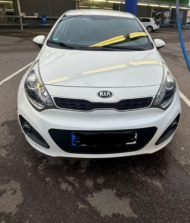 Gebraucht Kia Rio DREAM-TEAM Edition 109 PS (80 kW) 2012 Weiß Limousine