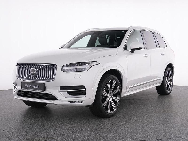Gebraucht Volvo XC90 Plus 235 PS (172 kW) 2023 Weiss crystal white / metallic SUV