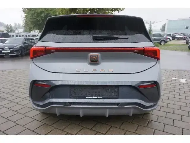 Second-hand Cupra Born 150 kW (204 CP) 2024 Gri Hatchback