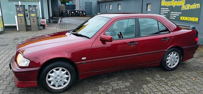 Gebraucht Mercedes C180 122 PS (89 kW) 1998 Rot Limousine