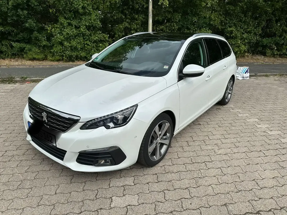Gebraucht Peugeot 308 Allure 131 PS (96 kW) 2019 Weiß Kombi