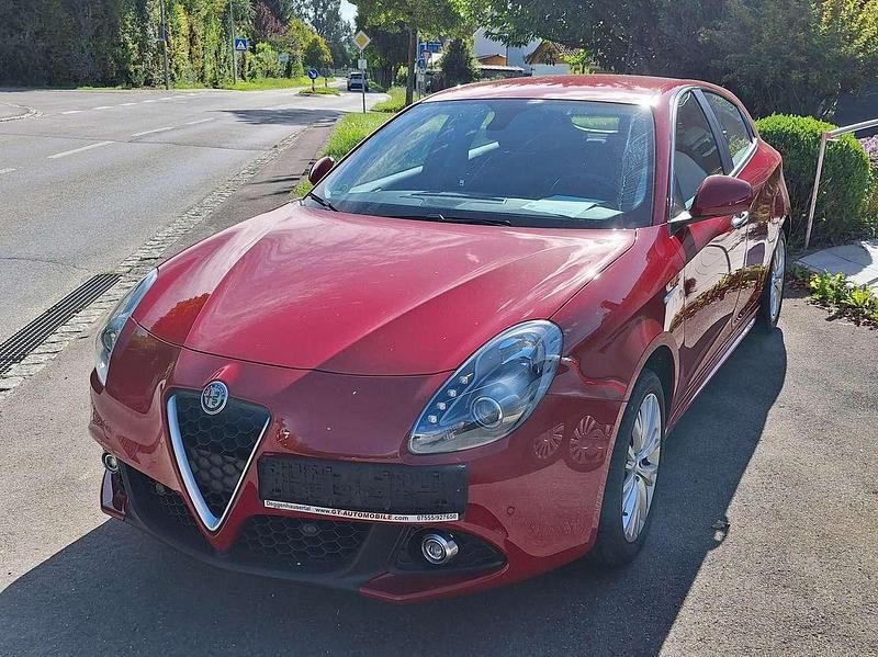 Rot Gebraucht 2017 Alfa Romeo Giulietta Super Kleinwagen | 13.300 € (Fairer Preis) - Bild 1/4