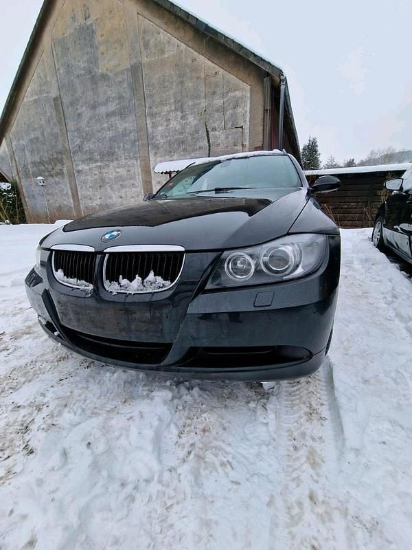 Schwarz Gebraucht 2009 BMW 320 Kombi | 2.950 € (Superpreis) - Bild 1/4