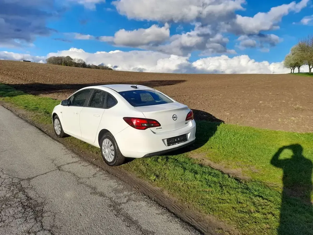 Gebraucht Opel Astra 116 PS (85 kW) 2017 Limousine