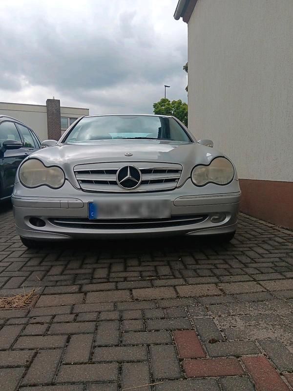 Silber Gebraucht 2001 Mercedes C240 Avantgarde Limousine | 2.700 € (Fairer Preis) - Bild 1/4