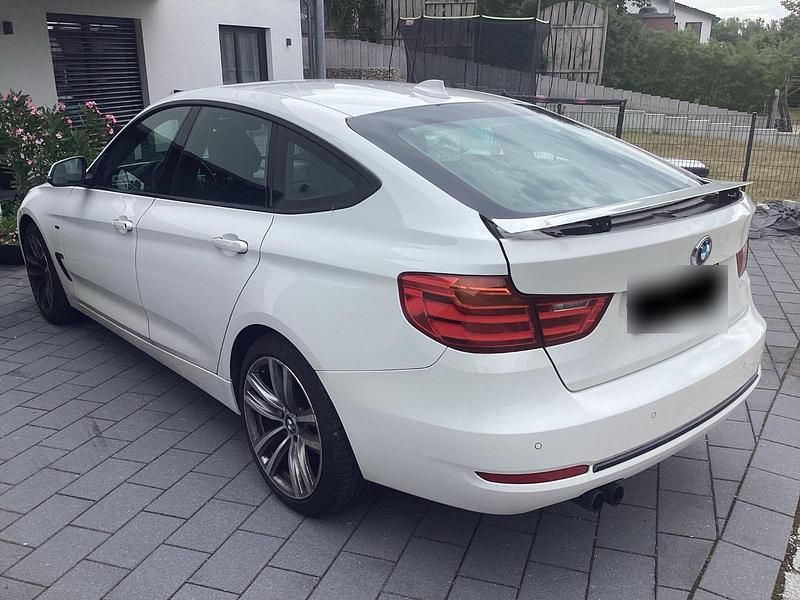 Gebraucht BMW 325 218 PS (160 kW) 2013 Weiß Limousine