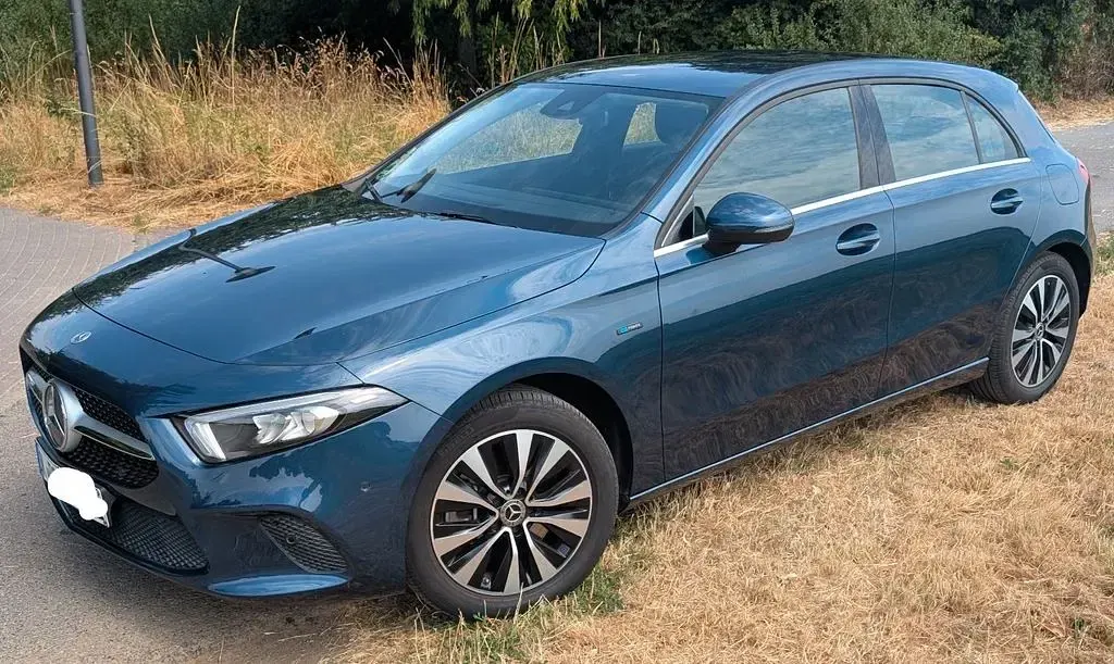 Gebraucht Mercedes A250 218 PS (160 kW) 2021 Blau Limousine