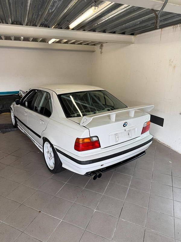 Gebraucht BMW 320 170 PS (125 kW) 1994 Weiß Limousine