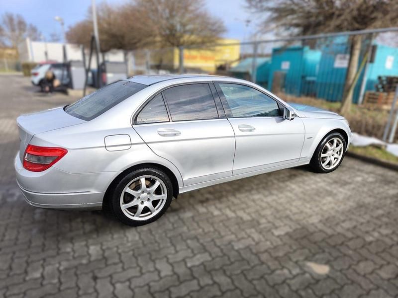 Silber Gebraucht 2009 Mercedes C200 Limousine | 3.999 € (Superpreis) - Bild 1/4