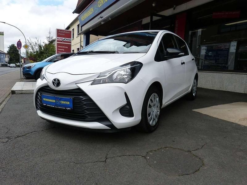 Weiß Gebraucht 2017 Toyota Yaris Basis Kleinwagen | 8.790 € (Fairer Preis) - Bild 1/4