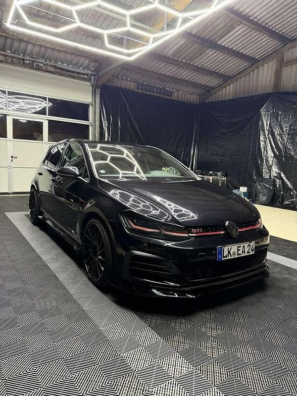 Schwarz Gebraucht 2019 VW Golf VII GTI Kleinwagen | 26.495 € (Fairer Preis) - Bild 1/4