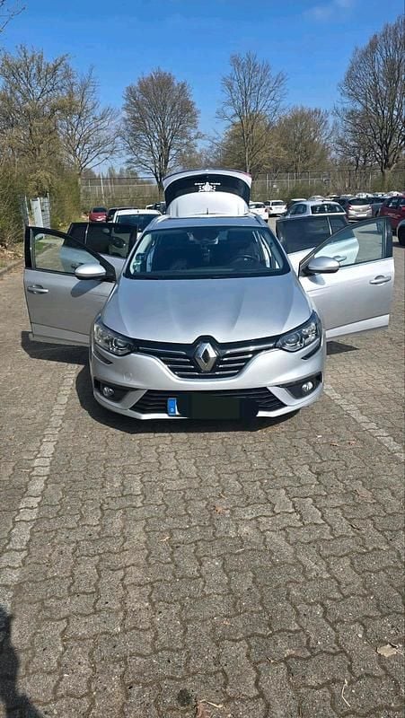 Silber Gebraucht 2017 Renault Mégane GrandTour Kombi | 12.000 € (Guter Preis) - Bild 1/4