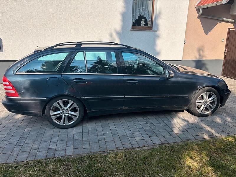 Gebraucht Mercedes C180 143 PS (105 kW) 2002 Blau Kombi