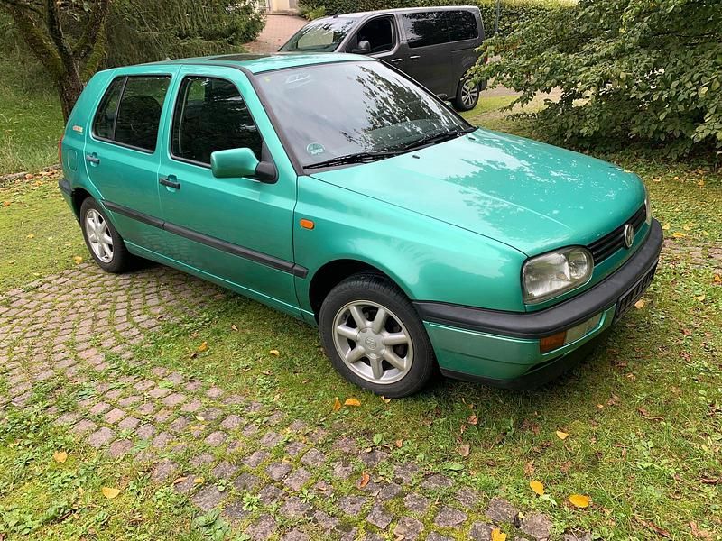 Grün Gebraucht 1996 VW Golf III Edition Limousine | 1.950 € (Fairer Preis) - Bild 1/4