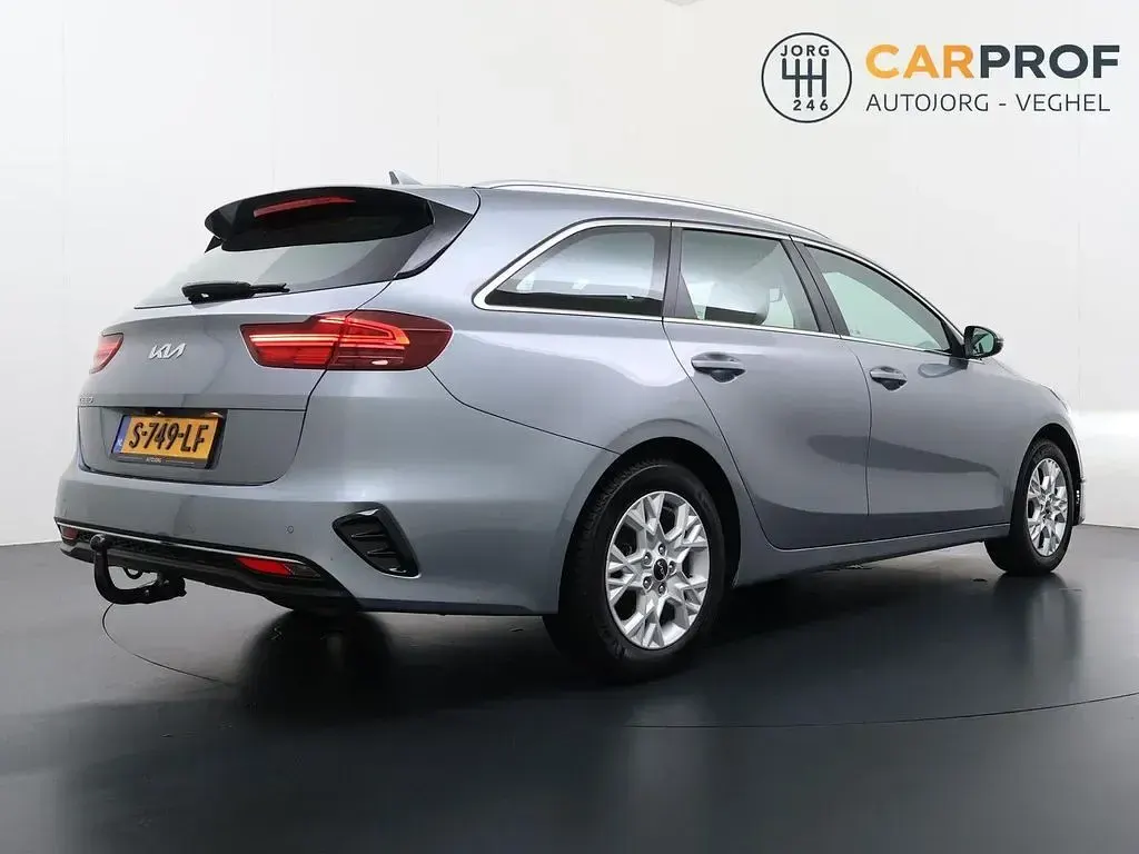Gebraucht Kia Ceed Sportswagon 120 PS (88 kW) 2023 Grau Kombi