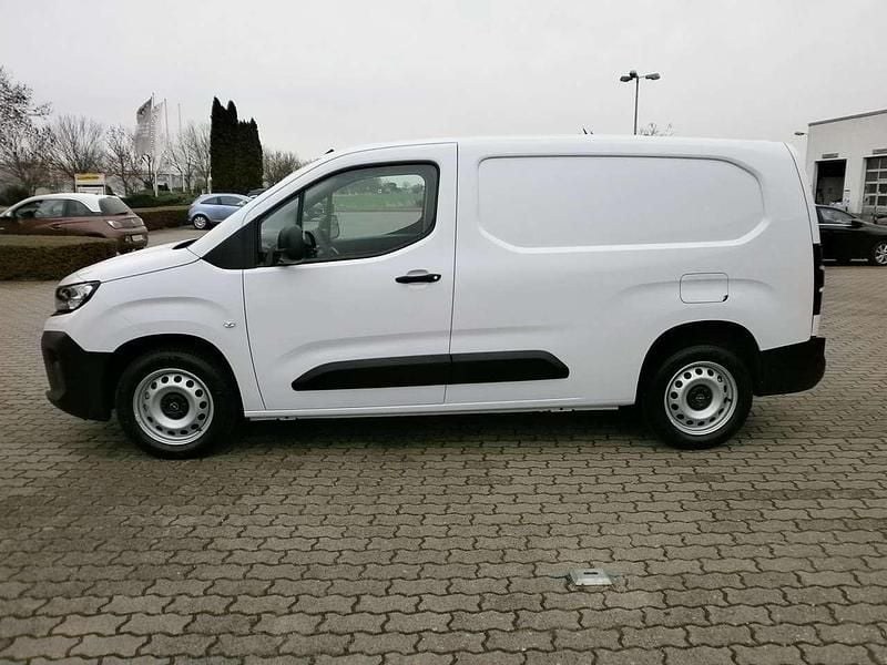 Nowe Opel Combo Basis 102 KM (75 kW) 2025 Biały Minivan