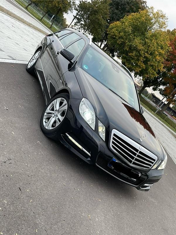 Schwarz Gebraucht 2011 Mercedes E350 Kombi | 7.400 € (Superpreis) - Bild 1/4