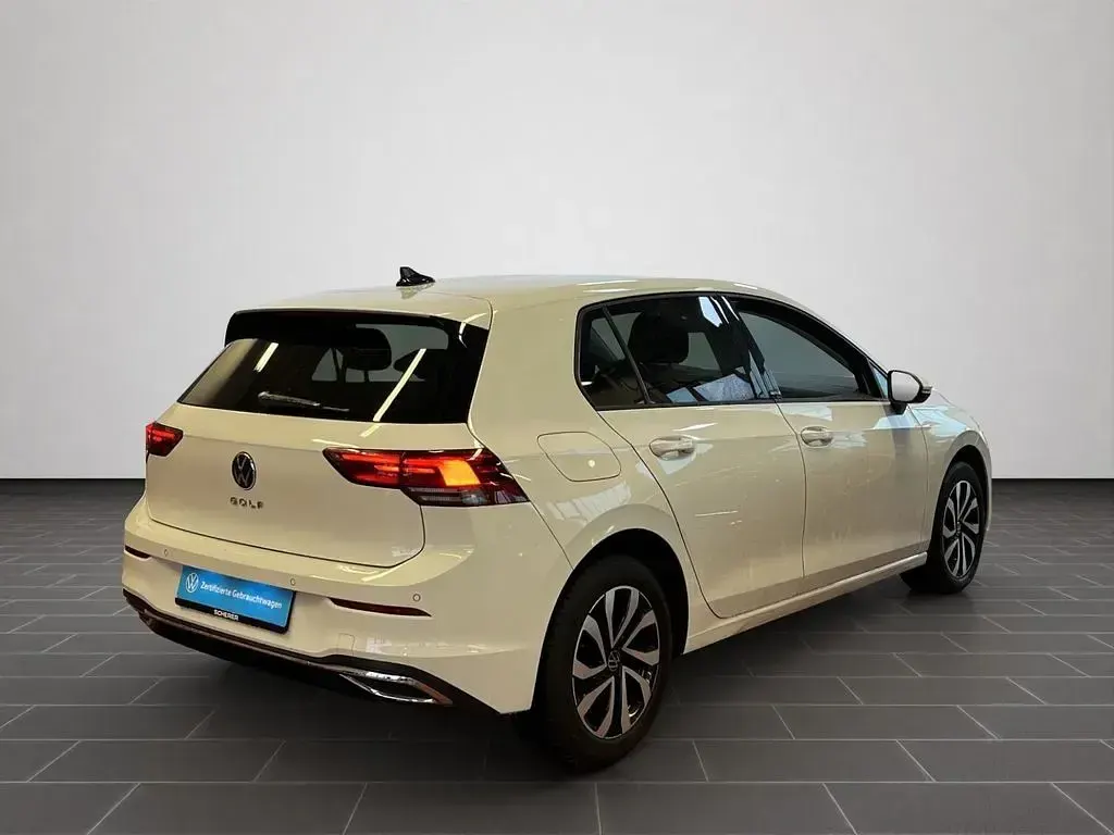 Używany VW Golf VII Style 150 KM (110 kW) 2021 Biały Hatchback