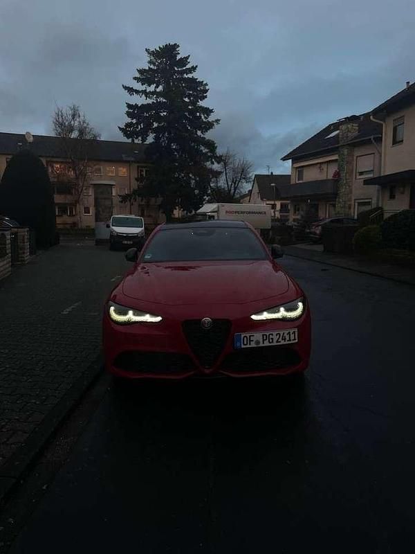 Rot Gebraucht 2024 Alfa Romeo Giulia Veloce Limousine | 44.000 € (Teuer) - Bild 1/4