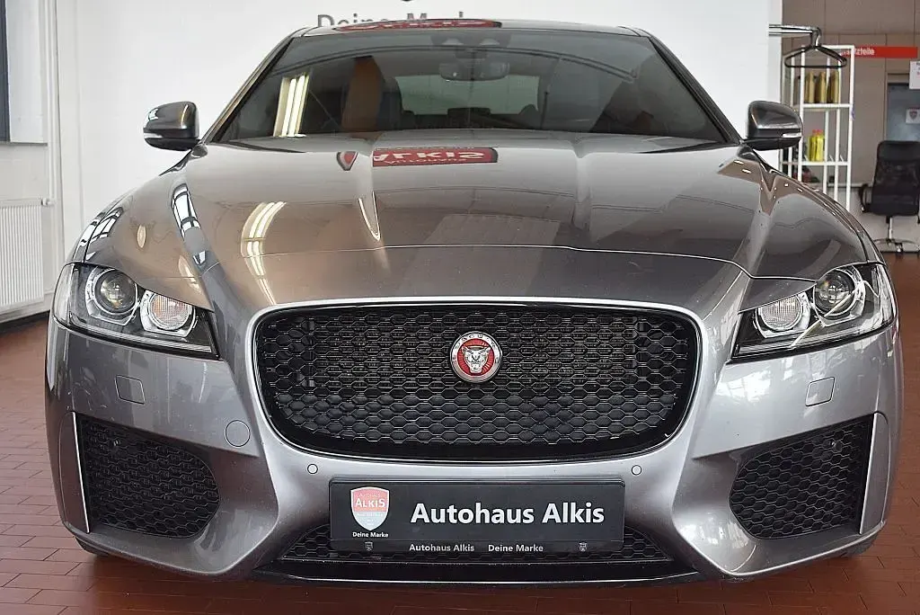 Gebraucht Jaguar XF Chequered Flag 300 PS (220 kW) 2020 Eiger grey metallic (metallic) Limousine
