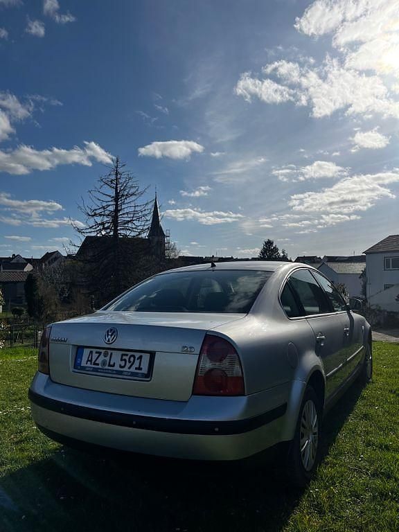 Gebraucht VW Passat Basis 116 PS (85 kW) 2001 Silber Limousine