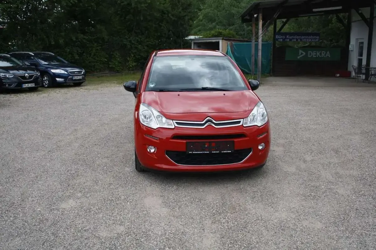 Gebraucht Citroën C3 SELECTION 82 PS (60 kW) 2016 Rot Limousine