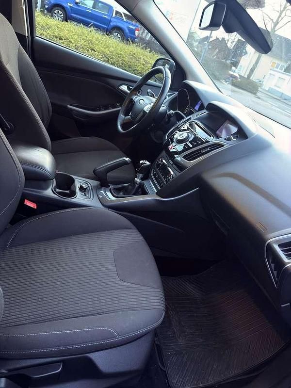 Gebraucht Ford Focus Titanium 125 PS (91 kW) 2012 Braun Kleinwagen