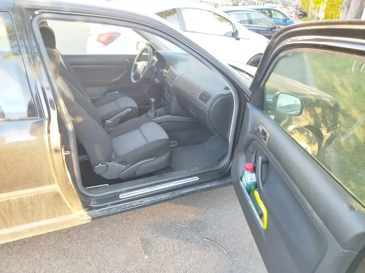 Używany VW Golf IV 75 KM (55 kW) 2000 Czarny Sedan/Limuzyna