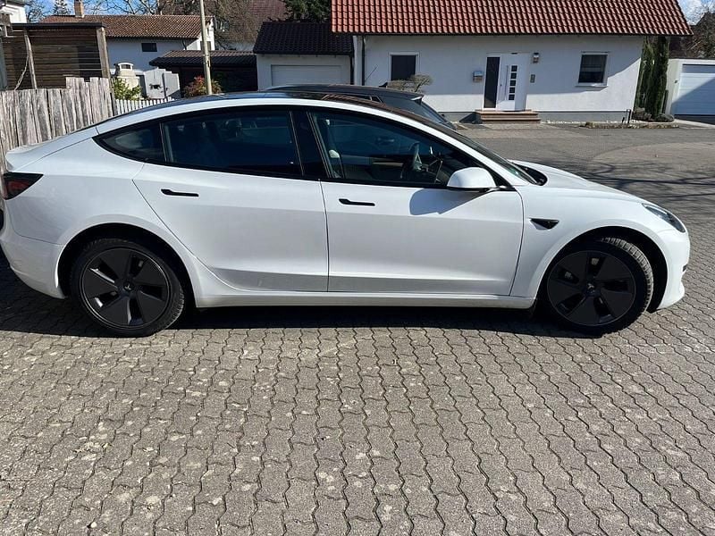 Gebraucht Tesla Model 3 RWD 208 kW (283 PS) 2023 Weiß Limousine