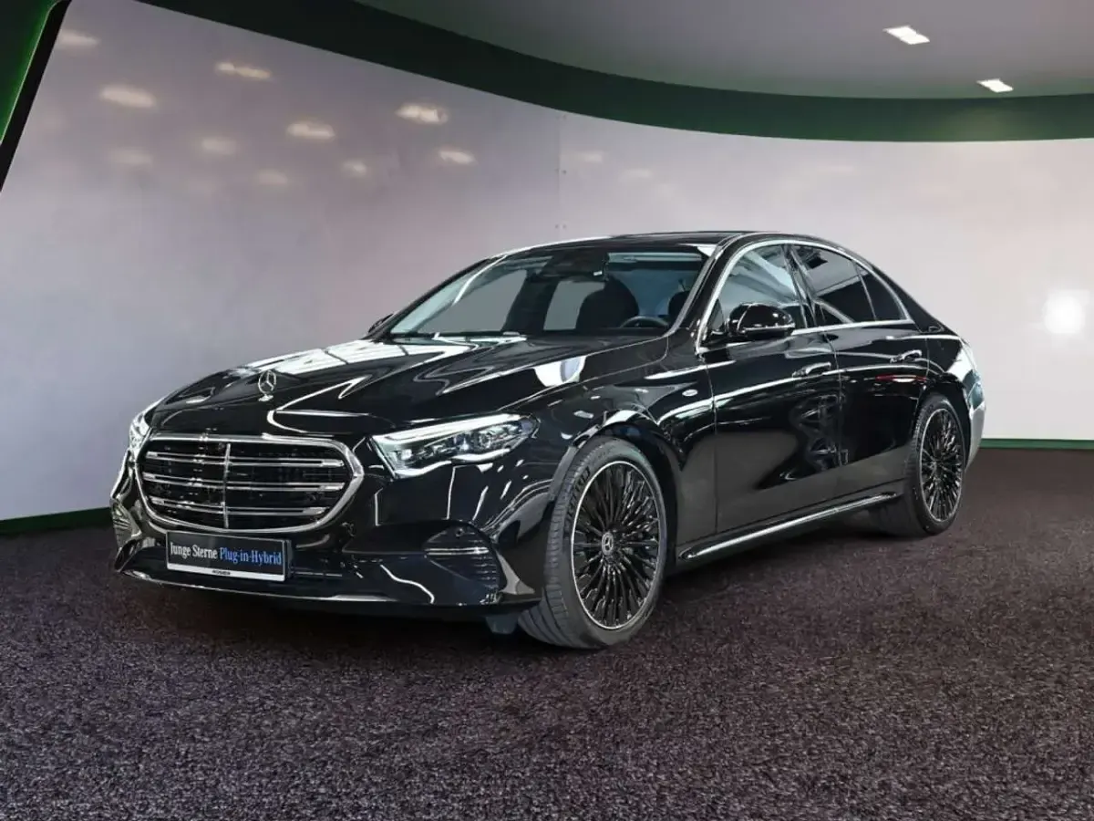 Gebraucht Mercedes E300 Premium 204 PS (150 kW) 2025 Schwarz / obsidianschwarz Limousine
