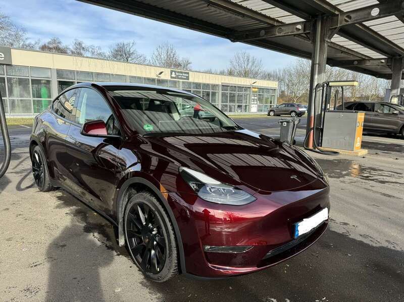 Rot Gebraucht 2023 Tesla Model Y Long Range SUV | 47.850 € (Teuer) - Bild 1/4