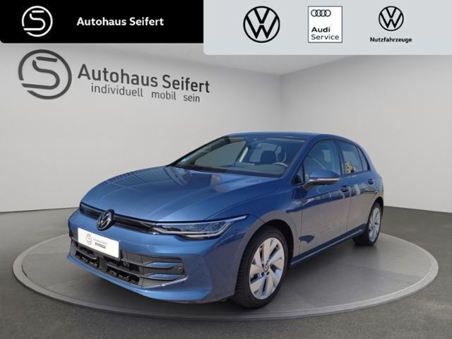 Blau Gebraucht 2024 VW Golf VIII Life Limousine | 25.900 € (Fairer Preis) - Bild 1/4