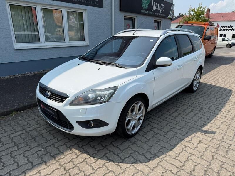 Weiß Gebraucht 2008 Ford Focus Titanium Kombi | 5.999 € (Teuer) - Bild 1/4