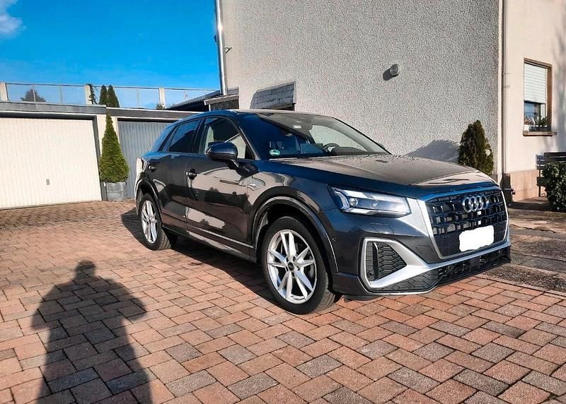 Schwarz Gebraucht 2025 Audi Q2 Sport SUV | 22.000 € - Bild 1/4