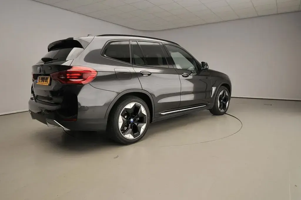 Gebraucht BMW iX3 Executive 210 kW (286 PS) 2021 Grau SUV
