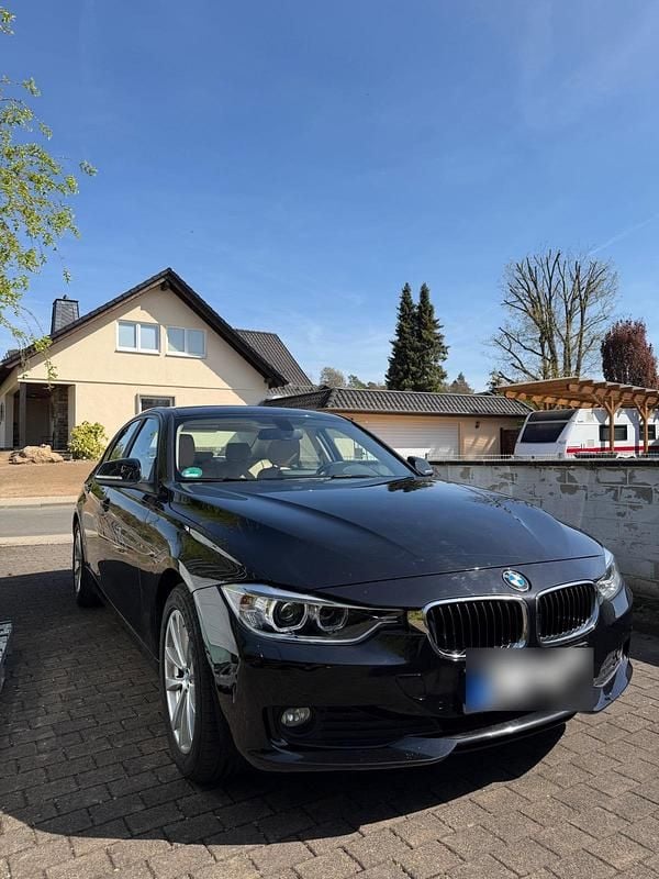 Second-hand BMW 320 184 CP (135 kW) 2015 Negru Berlinǎ