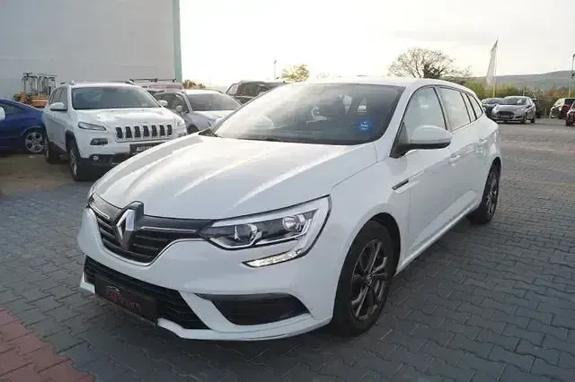 Gebraucht Renault Mégane Play 101 PS (74 kW) 2018 Weiss Limousine
