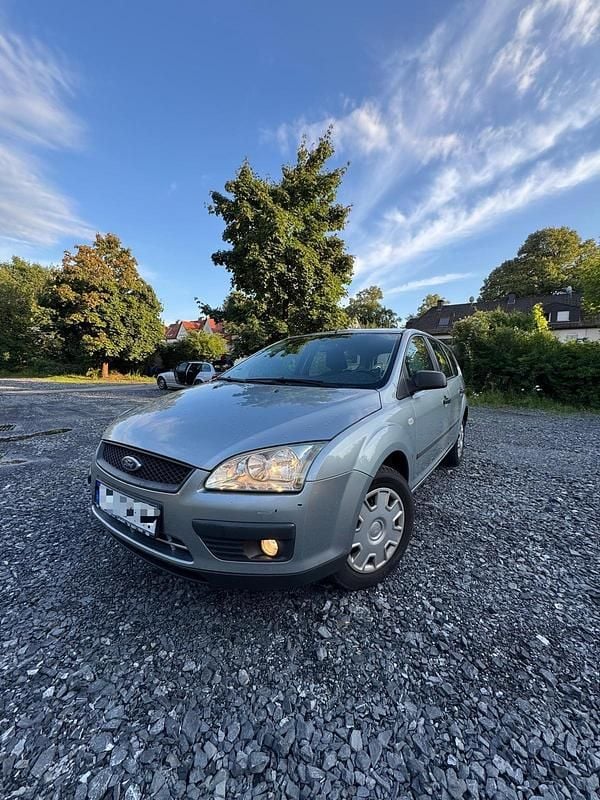 Grau Gebraucht 2005 Ford Focus Limousine | 3.300 € (Fairer Preis) - Bild 1/4