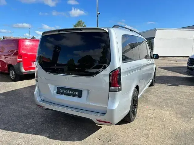 Gebraucht Mercedes V300 AMG 237 PS (174 kW) 2025 Silber Van / Kleinbus