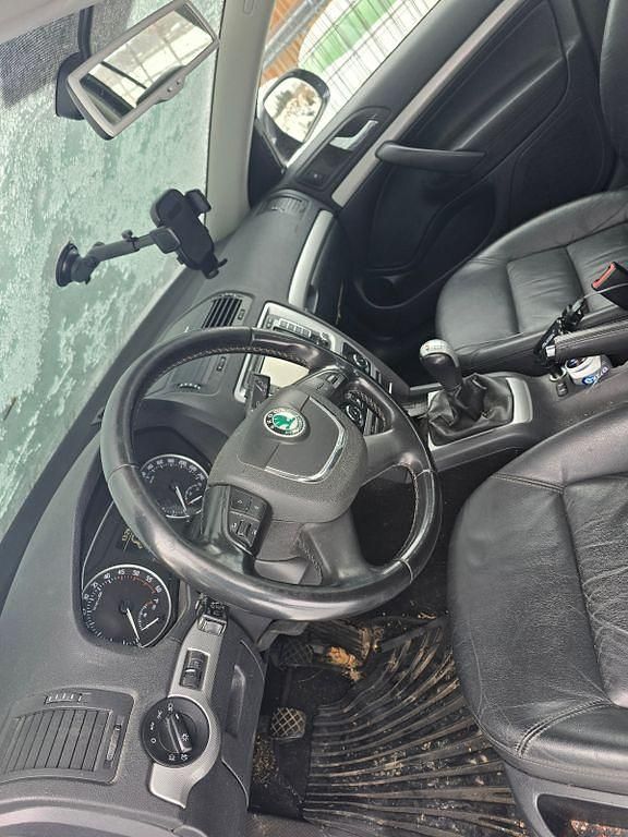 Gebraucht Skoda Octavia Elegance 105 PS (77 kW) 2010 Schwarz Kombi