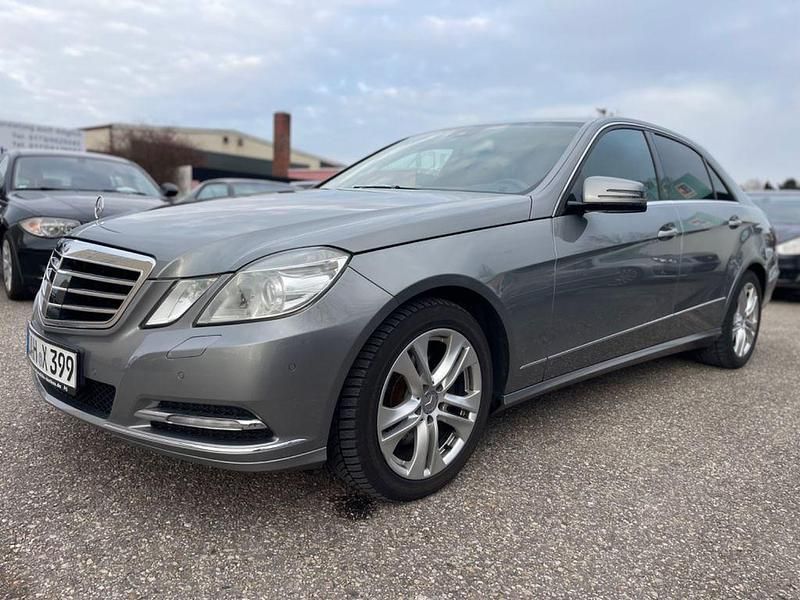 Grau Gebraucht 2011 Mercedes E350 Limousine | 11.000 € (Guter Preis) - Bild 1/4