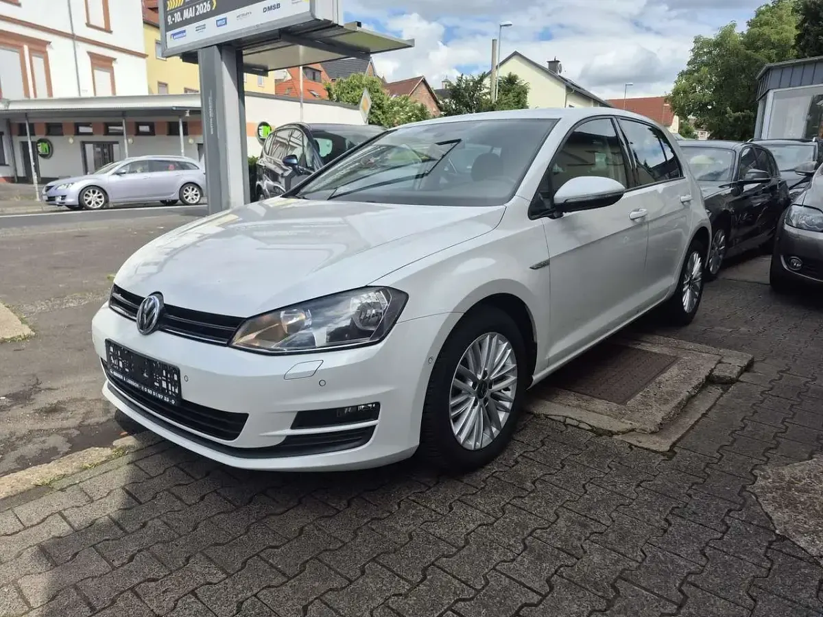 Gebraucht VW Golf VII Cup 110 PS (80 kW) 2014 Oryxweiß perlmutteffekt Kleinwagen
