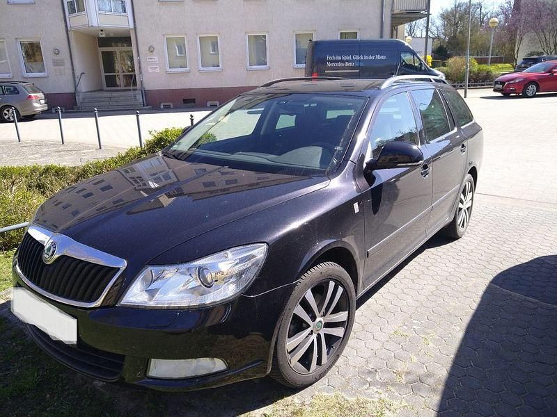 Usado Skoda Octavia Style 152 HP (111 kW) 2012 Preto Carrinha