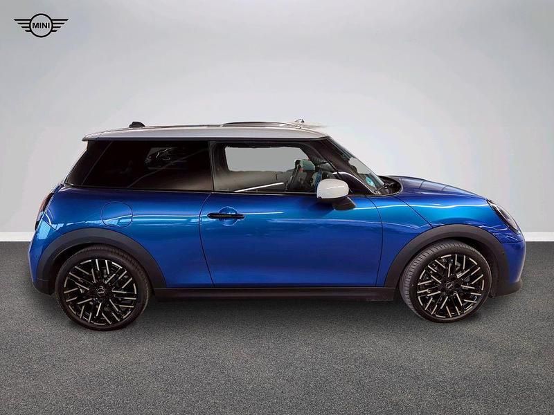 Gebraucht Mini Cooper Favoured 156 PS (114 kW) 2024 Blau Kleinwagen